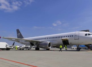 Sundair Airbus A320 am Flughafen Dresden