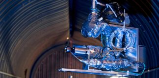 Triebwerk in der Testkammer: In der STG-CT wurden zwei verschiedene Triebwerke und deren Auswirkungen auf mehr als 120 unterschiedliche Material-Proben untersucht.