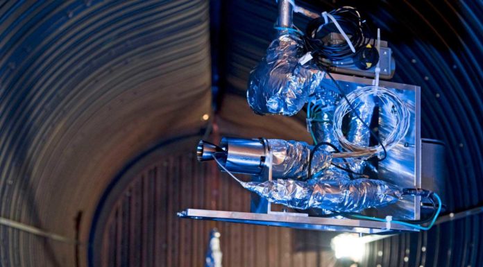 Jupitermond Europa: DLR Göttingen hilft bei Suche nach Spuren von Leben im All Triebwerk in der Testkammer: In der STG-CT wurden zwei verschiedene Triebwerke und deren Auswirkungen auf mehr als 120 unterschiedliche Material-Proben untersucht.