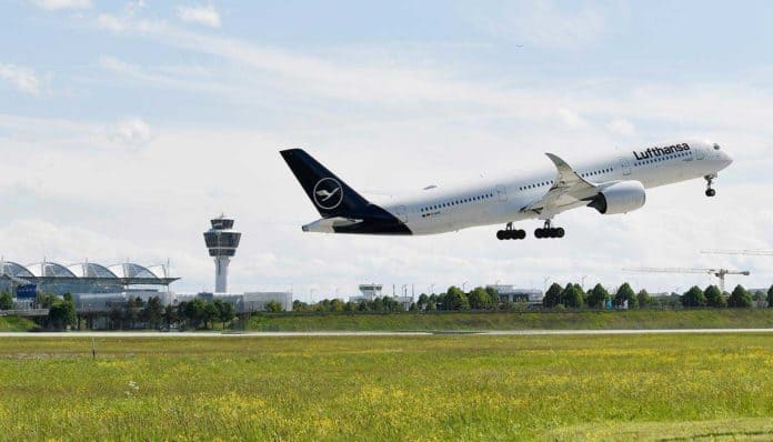 Lufthansa Airbus A350 startet am Münchner Flughafen