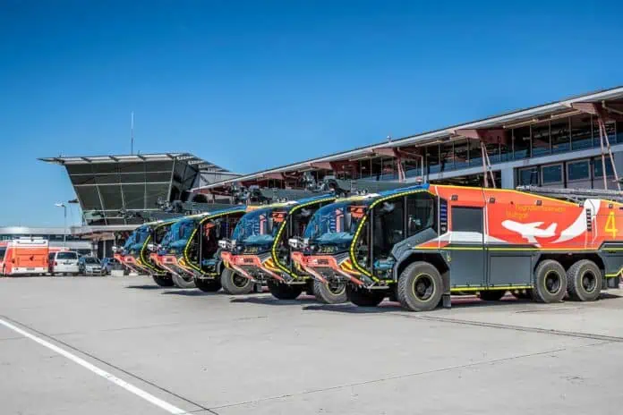 Flughafen Stuttgart Flughafenfeuerwehr Die Werkfeuerwehren der Messe Stuttgart und des Stuttgarter Flughafens werden unter einheitlicher Leitung des Flughafens zusammengeführt.