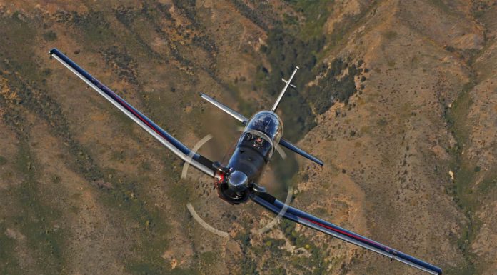 Beechcraft T-6C TEXAN II revolutioniert Pilotenausbildung der tunesischen Luftwaffe Beechcraft T-6C über Terrain