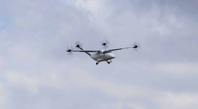 Kleinflugzeugkonzept HyBird absolviert Erstflug Der HyBird Versuchtsträger auf seinem ersten Flug