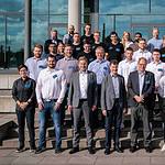 Gruppenfoto der Jury und Studierenden der DLR Design Challenge 2023