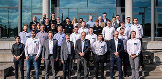 Gruppenfoto der Jury und Studierenden der DLR Design Challenge 2023