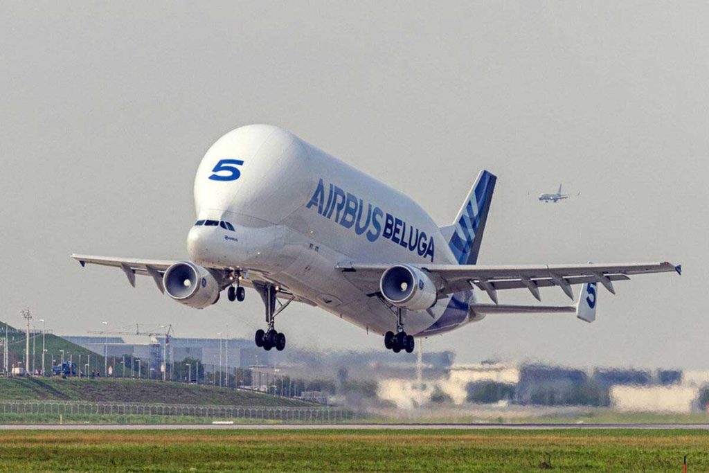 Airbus Supertransporter A300-600ST Beluga startet am Flughafen München