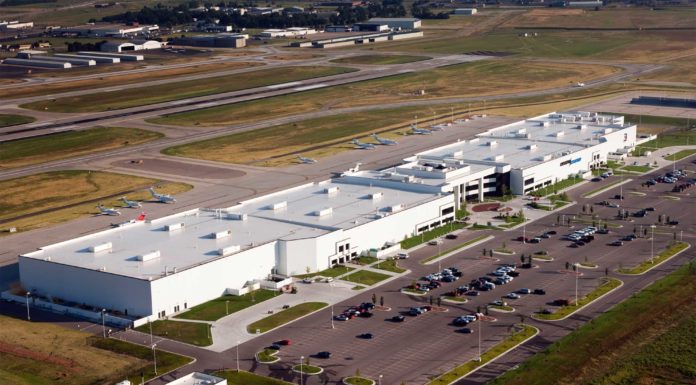 Cessna – Über den Flugzeughersteller Cessna Headquarter Service Center in Wichita, Kansas (USA)