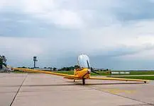 Kleinflugzeug Elektra Trainer am Flughafen Hannover