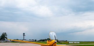 Kleinflugzeug Elektra Trainer am Flughafen Hannover