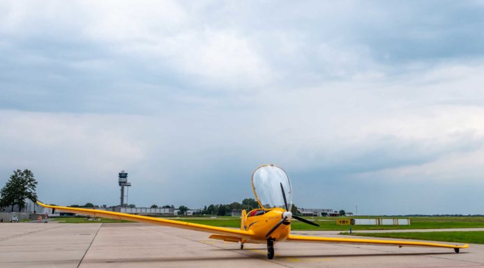 E-Flight-Challenge: Kleinflugzeug Elektra Trainer am Flughafen Hannover gelandet Kleinflugzeug Elektra Trainer am Flughafen Hannover
