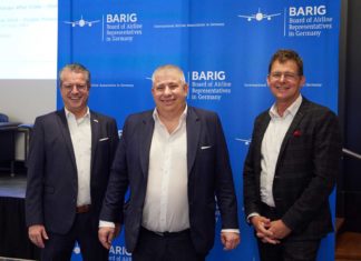 V.l.n.r.: Ulrich Topp, Director Aviation Business Development, und Dr. Henning Pfisterer, Senior Vice President Aviation und Accountable Manager, vom Flughafen Düsseldorf gemeinsam mit Michael Hoppe, BARIG Chairman und Executive Director. Austausch mit den Airlines auf der BARIG Vollversammlung.
