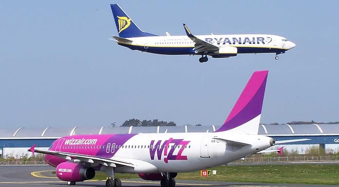 Low Cost Flugreisen: Preise bei Billigflieger sinken Low Cost Carrier: Das DLR stellt zweimal jährlich eine Analyse des Marktes für niedrigpreisige Flugreisen sogenannter Low Cost Carrier-Fluggesellschaften vor.