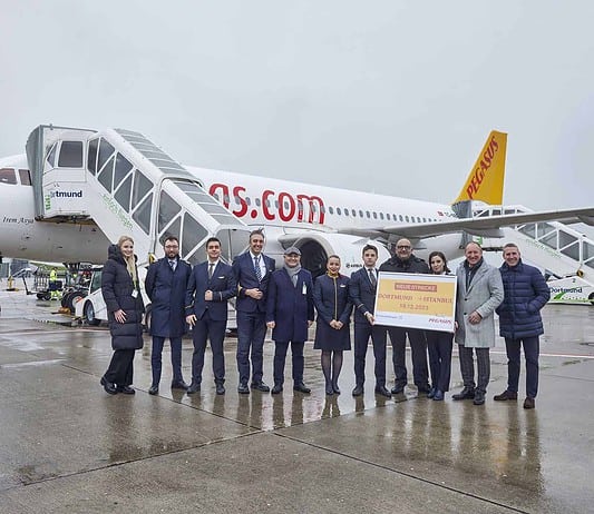 Dortmund Airport, Flugfeld, Erstflug nach Istanbul, Crew der Maschine, Vertreter des Flughafens