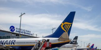 Verschiedene Airlines vor dem Terminal am Airport Nürnberg.