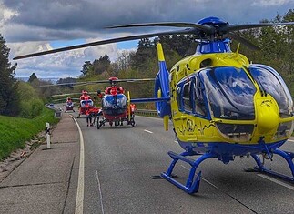 Christoph 41 und Christoph 54 eilen zu Großeinsatz im Schwarzwald, hohe Einsatzbereitschaft.