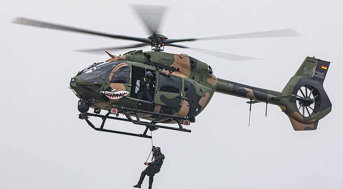 Belgien wählt Airbus H145M für Streitkräfte und Bundespolizei Airbus H145M Mehrzweck-Militärhubschrauber mit Abseilvorführung