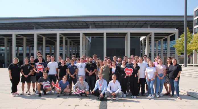 BER Flughafen sucht Nachwuchs für nächstes Ausbildungsjahr 43 neue Auszubildende und Dual Studierende im Jahrgang von 2024