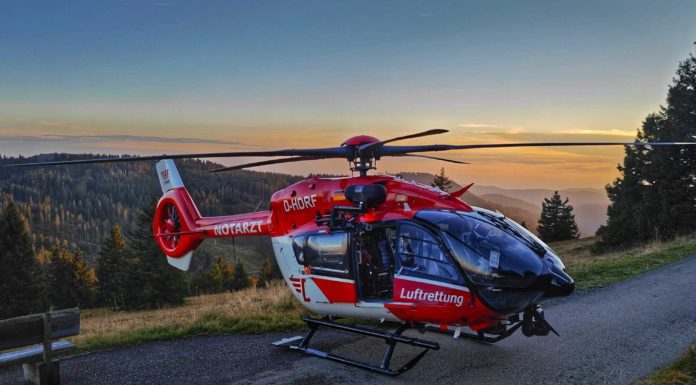 Christoph 54 bei spektakulärem Rettungseinsatz am Feldberg DRF-Rettungshubschrauber Christoph 54 landet auf dem Feldberg (Baden-Württemberg)