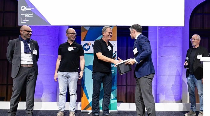 DRF Luftrettung erhält HRO-Award Übergabe des HRO-Awards 2024 an die Preisträger der DRF Luftrettung.