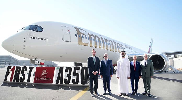Emirates erweitert die Flotte mit Airbus A350-900 V.l.n.r.: Oliver Christian, HM Handelsbeauftragter Naher Osten und Pakistan & Generalkonsul in Dubai und den nördlichen Emiraten; Sir Tim Clark, Präsident Emirates Airline; Seine Exzellenz Abdulla Bin Touq Al Marri, Wirtschaftsminister VAE; Omar Ali Adib, SVP Kunden Naher Osten und Afrika Rolls Royce; Philippe Mhun, Geschäftsführender Vizepräsident Programme & Services Airbus.