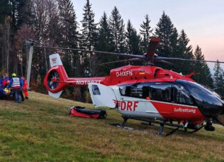 Ein Radfahrer verletzt sich nahe der Mittelstation am Hohenbogen schwer.