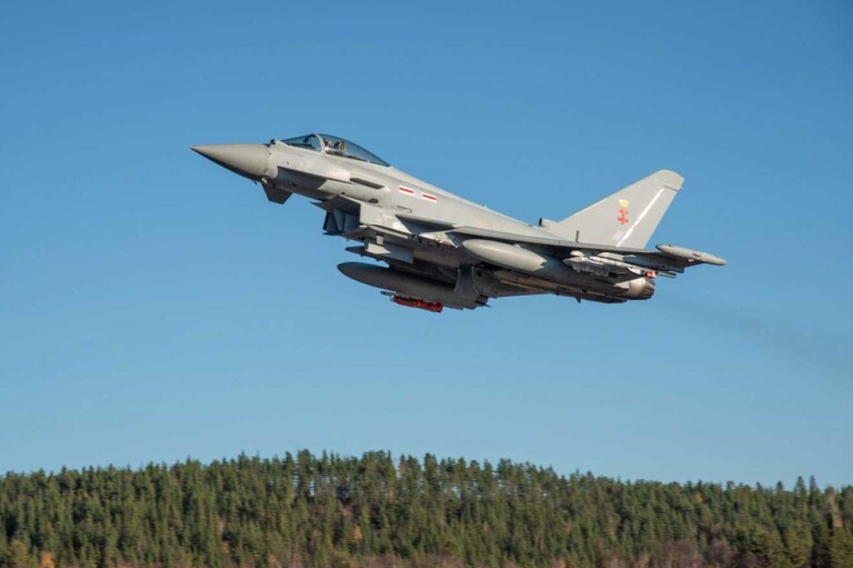 Eurofighter Typhoon, Teil der Test- und Evaluierungsflotte bei BAE Systems in Warton, Großbritannien, nimmt an einem Live-Schießversuch mit SPEAR-Raketen in Vidsel, Schweden, teil.