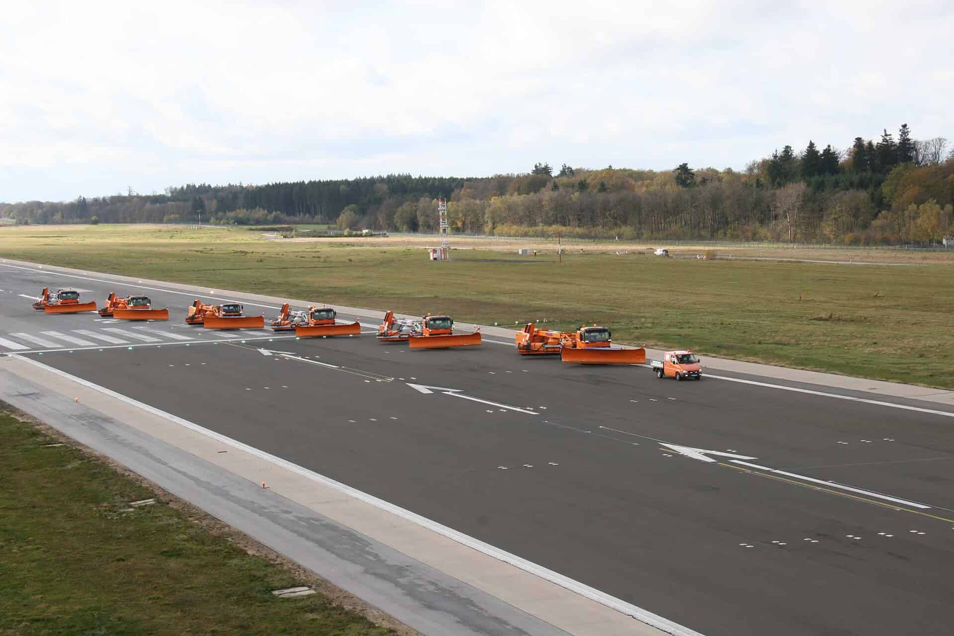 Der Winterdienst des Flughafens Hahn, aufgenommen während einer Schulung.
