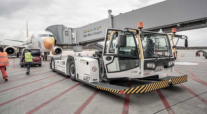 Nachhaltiger Fortschritt am Köln Bonn Airport E-Flugzeugschlepper auf dem Vorfeld Köln Bonn Airport