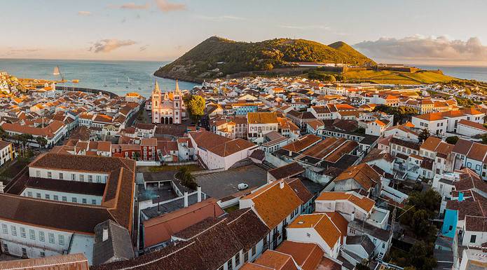 Lufthansa flight schedule 2025 offers over 12,000 weekly flights Lufthansa subsidiary Edelweiss Air flies to Terceira (Portugal/Azores)