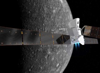 Künstlerische Darstellung des BepiColombo Merkurorbiters vor Merkur