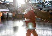 Flughafen Stuttgart erwartet den Nikolaus im SkyLand Nikolaus am Flughafen Stuttgart