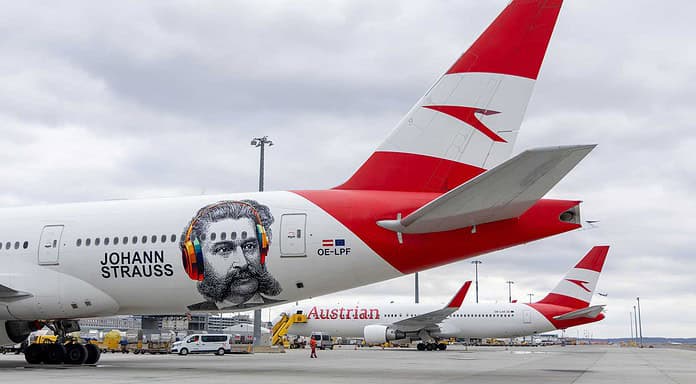 Austrian Airlines Boeing with special stickers as a homage to Johann Strauss Austrian Airlines Boeing 777 mit Sonderbeklebung zum 200. Geburtstag von Johann Strauss