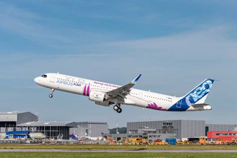 Airbus A321XLR-Testflugzeug mit Pratt&Whitney-Triebwerken beim Start