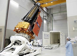 Biomass-Satellit der ESA wird versandfertig verpackt