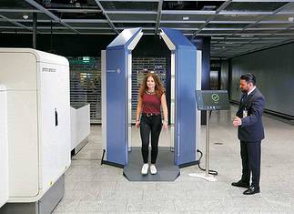 Walk-through scanner at Frankfurt Airport in regular operation