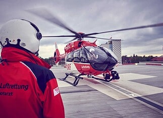 Je schwerer die Erkrankung oder Verletzung eines Patienten, desto wichtiger ist der direkte Transport in eine speziell ausgerüstete Klinik: die Luftrettung bietet entscheidende Zeitvorteile. (Quelle: Ruprecht St