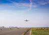 ATRA überfliegt Mikrofon-Array am Flughafen-Cochstedt: Während der Flugversuche zum Projekt Low Noise ATRA überfliegt das Forschungsflugzeug A320 ATRA ein Mikrofon-Array am Flughafen Cochstedt. Die akustischen Messdaten wurden mithilfe eines ausgedehnten Mikrofonfelds mit 36 Mikrofonen auf einer Fläche von 120 x 340 Metern am Boden erfasst.