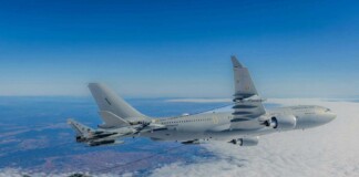 Erster spanischer Airbus A330 MRTT betankt Eurofighter der spanischen Luft- und Raumfahrtstreitkräfte.