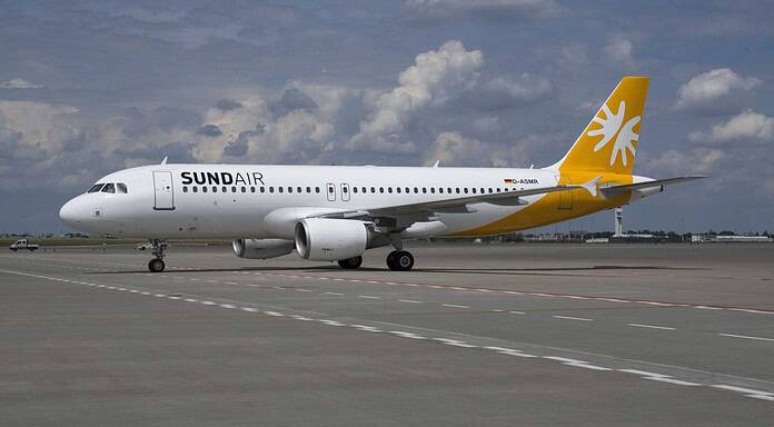 Himmelfahrt Rundflug über Berlin in einem Airbus A320 der Sundair Sundair Airbus A320