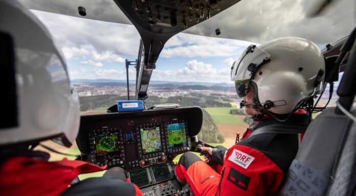 Luftsicherheit: DRF Luftrettung verankert Sicherheitsrichtlinien Blick in das Cockpit eines Hubschraubers der DRF Luftrettung