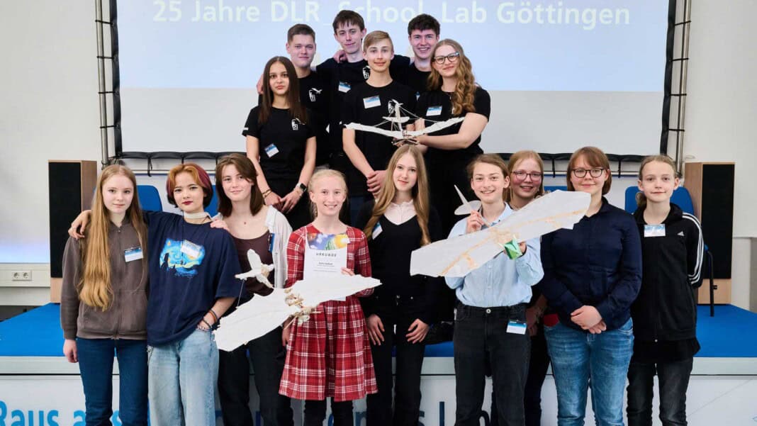 Gewinner-Teams des DLR-Wettbewerbes "Lilienthal-Gleiter"