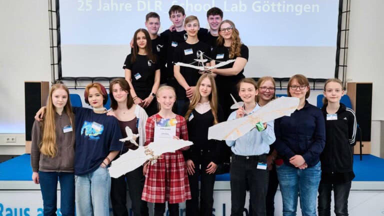 Winning teams of the DLR competition "Lilienthal Glider"