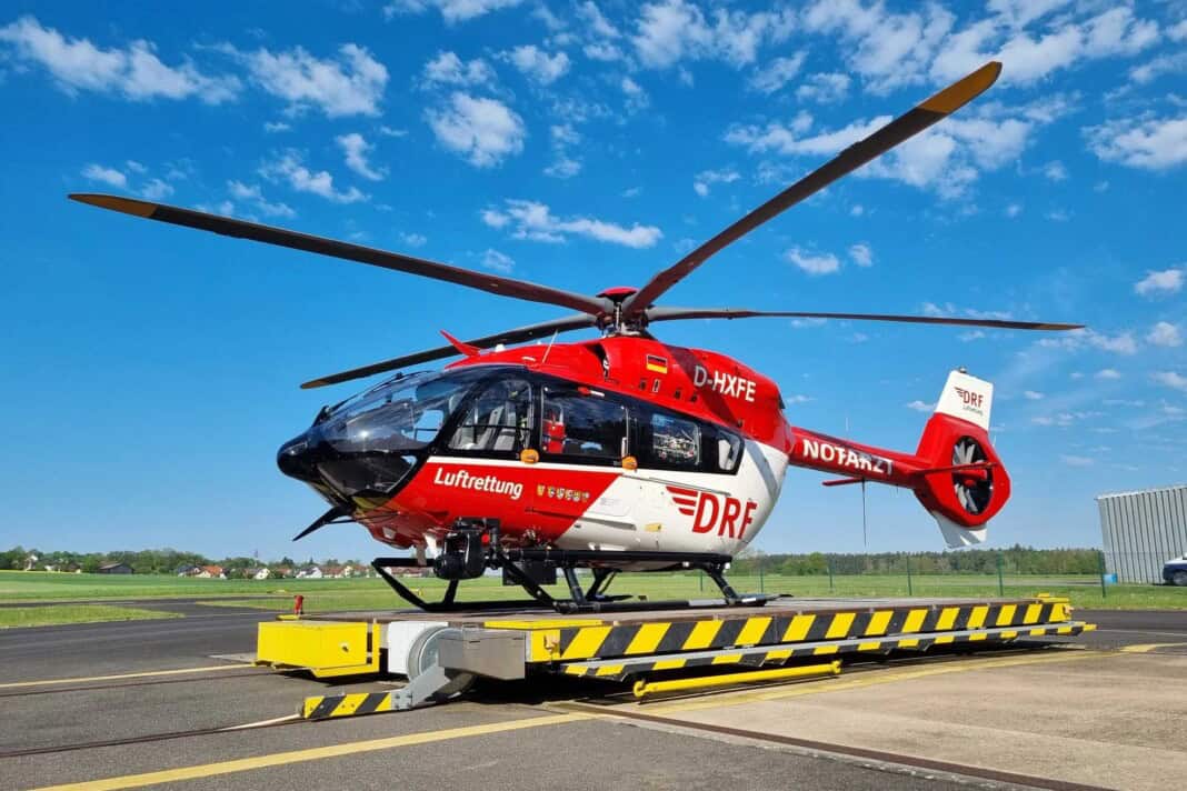DRF-Rettungshubschrauber Christoph 80 an der Station in Weiden.