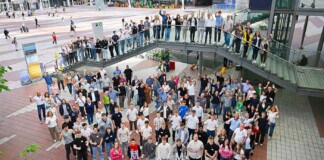 Munich Airport: The new junior employees, their parents, the training team and other supervisors from the airport departments.