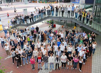 Munich Airport: The new junior employees, their parents, the training team and other supervisors from the airport departments.