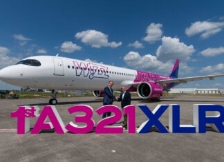 Owain Jones, Chief Corporate Officer of Wizz Air (right), and Christoph Zammert, Airbus EVP Head of A320 Family Programme, at the delivery of the first A321XLR to Wizz Air.