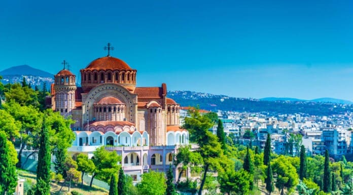 LOT fliegt nach Thessaloniki: Marktanalyse und Vorteile für Reisende Thessaloniki - St. Paul's Cathedral