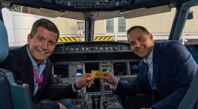 Wizz Air akzeptiert American Express (Amex) als Zahlungsmethode Ian Malin (links), Chief Financial Officer Wizz Air, und Dan Edelman von American Express.