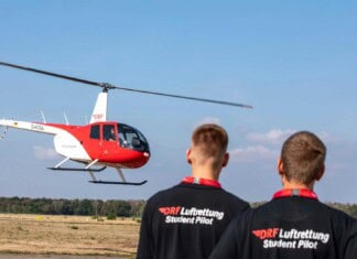 Die Flugschülerinnen und Flugschüler der DRF Akademie trainieren auf Hubschrauber des Typs Robinson R44 Raven II unter Anleitung erfahrener Fluglehrer