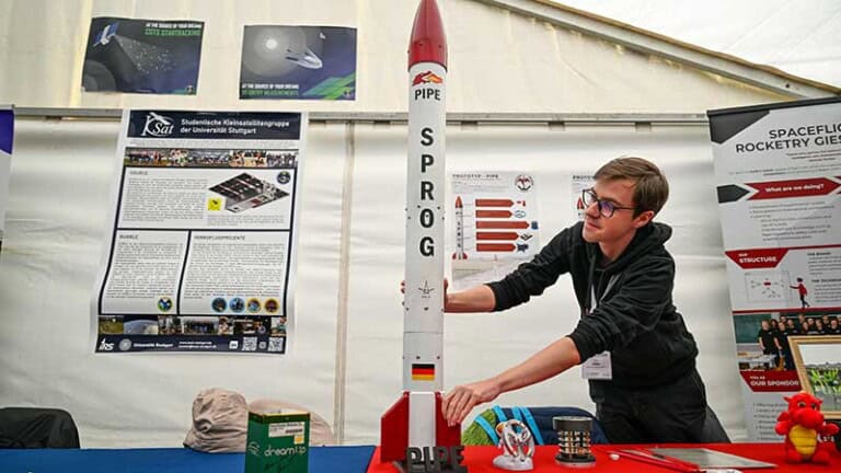 University space research: Student junior research groups at Space Camp